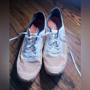 On Cloud Cloudboom, 9.5